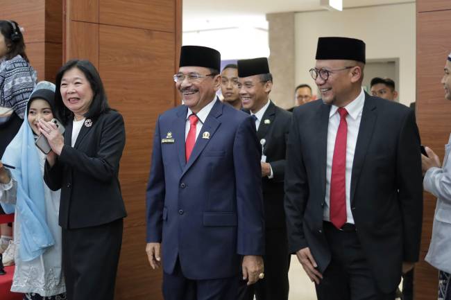 Ketua sementara DPRD Provinsi Kalimantan Selatan (Kalsel) H Supian HK (ketiga kana) saat menghadiri pengukuhan Kepala Perwakilan Bank Indonesia yang baru di Banjarmasin, Rabu (2/10/2024).