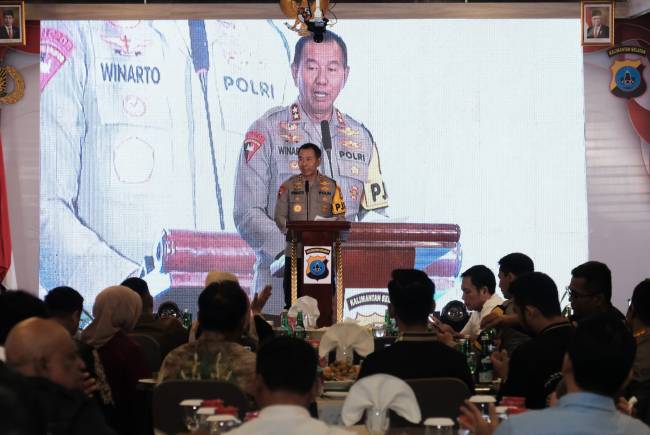 Polda Kalsel) menggelar Deklarasi Pilkada Damai 2024 di wilayah Kota Banjarmasin.  pada Jumat (4/10/2024) malam. (SuarIndonesia/Ist)