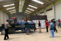 Kendaraan yang memuat logistik tersebut dikawal oleh personel gabungan Polresta Banjarmasin yang turut diikuti petugas KPU sampai di Gudang KPU Kota Banjarmasin, Selasa (8/10/2024) (SuarIndonesia/Ist)