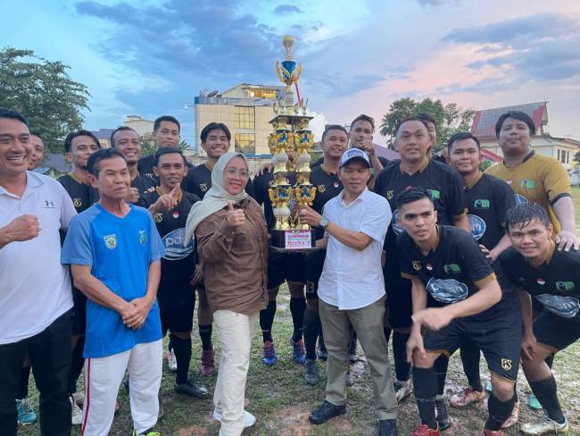 Tim PDAM Balangan raih juara pada turnamen sepak bola Bupati Cup 2024 -(Foto:Mc.Balangan)