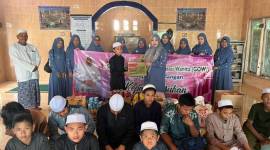 Penyaluran bantuan kepada Yayasan Panti Asuhan Nurul Yaqin Inan oleh GOW Balangan.(Foto :Mc.Balangan)