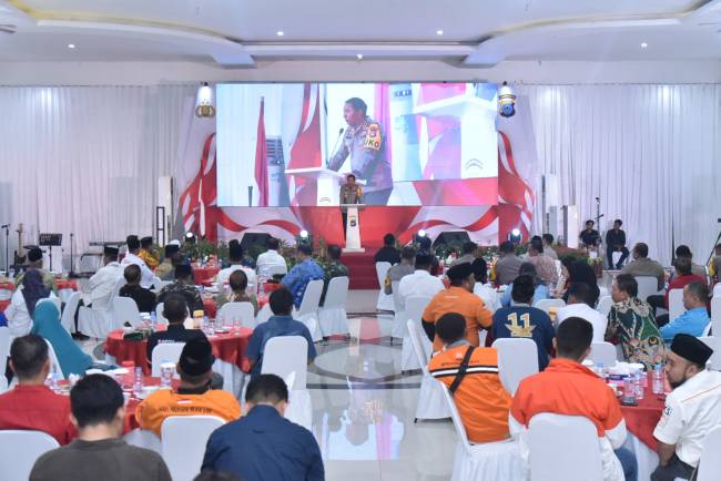 Deklarasi Pilkada Damai tahun 2024 di Batola.dii Aula Jamhuri Aisyah, Jalan Trans Kalimantan, Kelurahan Handil Bakti, Kecamatan Alalak, pada Jumat (11/10/2024) malam. (SuarIndonesia/Ist)