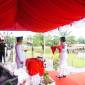 Anggota Paskibraka Balangan saat membawa bendera Merah Putih yang diserahkan oleh Bupati Balangan, Abdul Hadi, Sabtu (17/8/2024).(Foto :Mc.Balangan)
