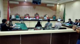 Terdakwa pada Pengadilan Tindak Pidana Korupsi (Tipikor) Banjarmasin, Rabu (16/10/2004). (SuarIndonesia/HD)