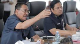 Ketua DPRD Provinsi Kalsel DR (H.C.) H. Supian HK, SH MH (kiri), pimpin rapat Badan Anggaran bersama Sekretaris Daerah Provinsi Kalsel, Ir. Roy Rozali Anwar,, Rabu (16/10/2024) SuarIndonesia/Ist)