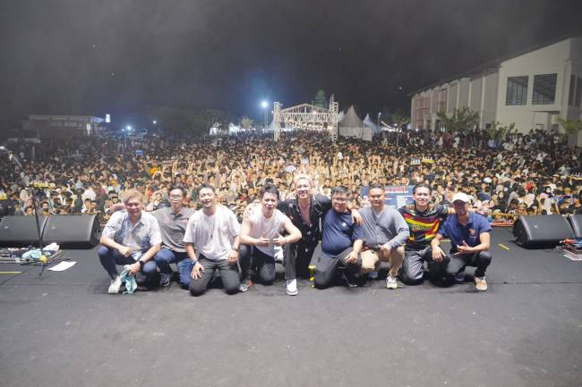 Band Bagindas usai tampil di KPU Fest Balangan 2024 (SuarIndonesia/Mc.Balangan