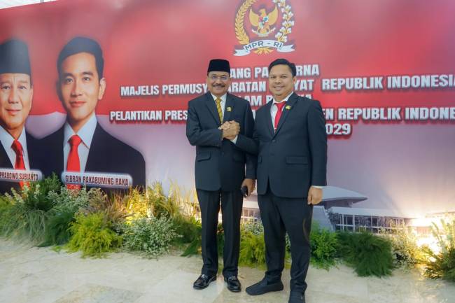 Ketua DPRD Kalsel, Supian HK (kiri) dan Sekretaris Daerah Kalsel Ir. Roy Rizali Anwar