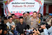 Deklarasi Pilkada Damai di Kandangan, Kabupaten Hulu Sungai Selatan (HSS), Senin (21/10) malam. (SuarIndonesia/Ist)