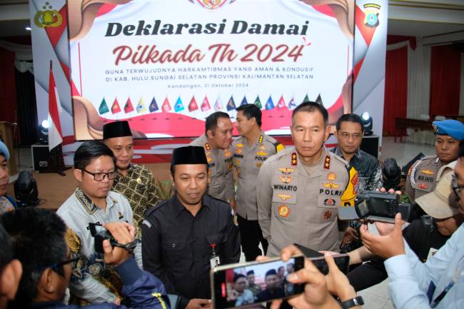 Deklarasi Pilkada Damai di Kandangan, Kabupaten Hulu Sungai Selatan (HSS), Senin (21/10) malam. (SuarIndonesia/Ist)