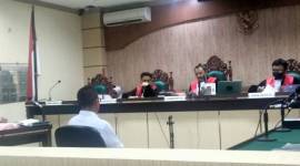 Wahyudi Rahmadi kini duduk di kursi terdakwa di Pengadilan Tindak Pidana Korupsi (Tipikor) Banjarmasin, Selasa (22/10/2024). (SuarIndonesia/HD)