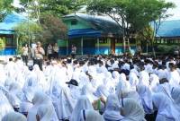 Polantas Polresta Banjarmasin menyambangi SMP Negeri 14 Banjarmasin, Selasa (22/10/2024 (SuarIndonesia/YI))