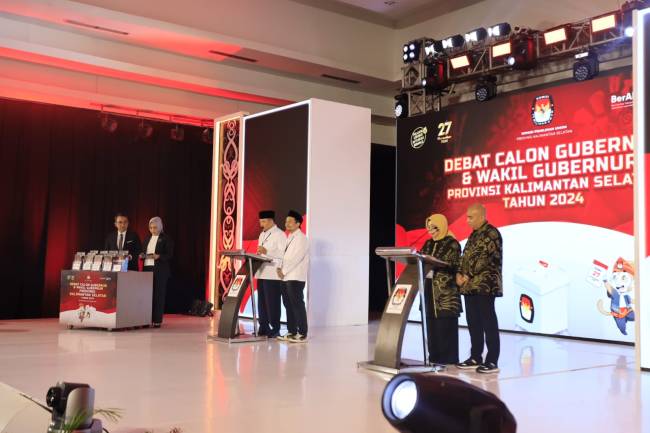 debat perdana, di Ballroom Hotel Rattan Inn, Rabu (23/10/2024) malam. (SuarIndonesia/RW)