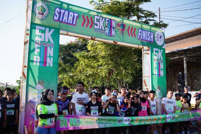  Pelepasan peserta fun run Balangan 2024. (SuarIndonesia/mc.Balangan