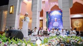 Tablig akbar Ustaz Das'ad Latif berlangsung di Masjid Agung Al-Falah di Jalan Kodeco KM 2 Desa Gunung Antasari, Kecamatan Simpang Empat, Tanah Bumbu, pada Minggu (27/10/2024) malam.(SuarIndonesia/Ist)
