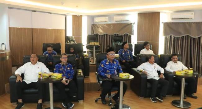 Rapat Koordinasi Pengendalian Inflasi Daerah secara virtual di Command Center Kalsel, Banjarbaru pada Senin (28/10/24) (SuarIndonesia/Adv)