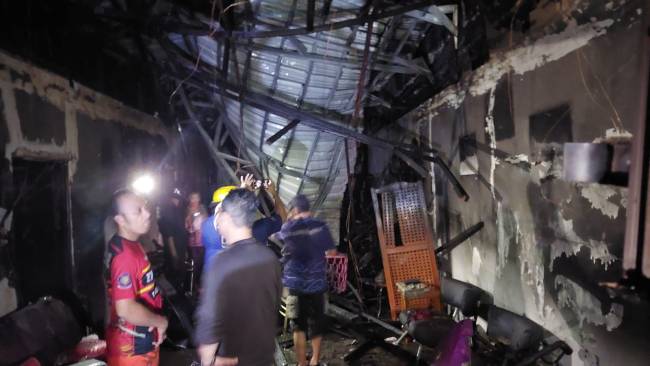Sebuah rumah, yang terbakar Rabu (30/10/2024) sekitar pukul 22.30 WITA. (SuarIndonesia/YI)