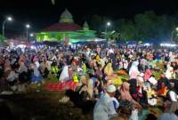 Jemaah padati lokasi haul akbar Datu Kandang Haji pada Rabu (30/10/2024) malam (SuarIndonesia/RJ)