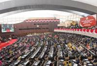 Sejumlah anggota DPR, DPD, dan MPR menunggu upacara pelantikan di Gedung Nusantara, Kompleks Parlemen, Senayan, Jakarta, Selasa (1/10/2024). Sebanyak 580 anggota DPR dan 152 anggota DPD dilantik dan diambil sumpah jabatannya untuk masa bakti 2024-2029. (ANTARA FOTO/Dhemas Reviyanto)