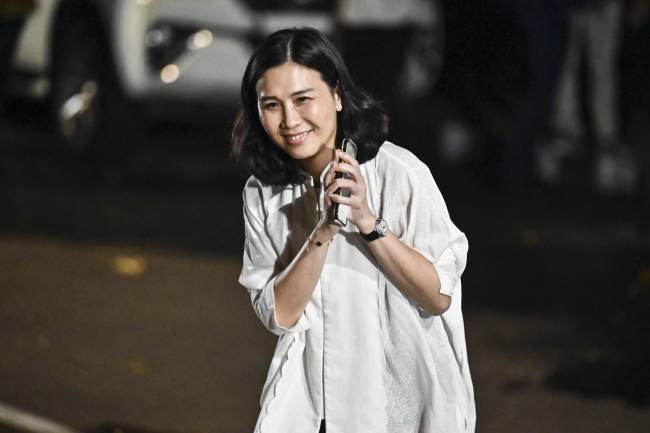 Mantan istri Basuki Tjahaja Purnama, Veronica Tan tiba di kediaman Presiden Terpilih Prabowo Subianto, Kertanegara, Jakarta Selatan, Senin (14/10/2024). Presiden Terpilih Prabowo Subianto memanggil sejumlah tokoh yang diyakini bakal menjadi calon menteri/kepala lembaga negara untuk pemerintahan baru ke depan. (ANTARA FOTO/Aprillio Akbar)