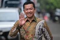 Mantan atlet nasional bulu tangkis Taufik Hidayat menyapa wartawan setibanya di kediaman Presiden Terpilih Prabowo Subianto di Jalan Kertanegara, Jakarta Selatan, Selasa (15/10/2024). (ANTARA FOTO/Fauzan)