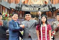 
Ahmad Muzani, Sekjen Partai Gerindra resmi dilantik menjadi Ketua MPR RI periode 2024-2029. (Dok. MPR)
