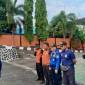 Petugas persiapan menuju lokasi pencarian korban hilang yang diterkam buaya di Kabupaten Kotabaru, Kalimantan Selatan, Minggu (20/10/2024). (ANTARA/HO-Damkar Kotabaru)
