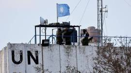 Sejumlah pasukan penjaga perdamaian Sri Lanka dilaporkan terluka dalam serangan Israel lainnya yang menargetkan markas besar pasukan penjaga perdamaian PBB di Lebanon (UNIFIL), pada Jumat (11/10) pagi waktu setempat. (REUTERS/Thaier Al-Sudani)