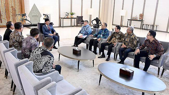 Panitia Seleksi telah menyerahkan 10 nama calon anggota dewan pengawas (dewas) KPK ke Jokowi. (Foto: Biro Pers Setpres)