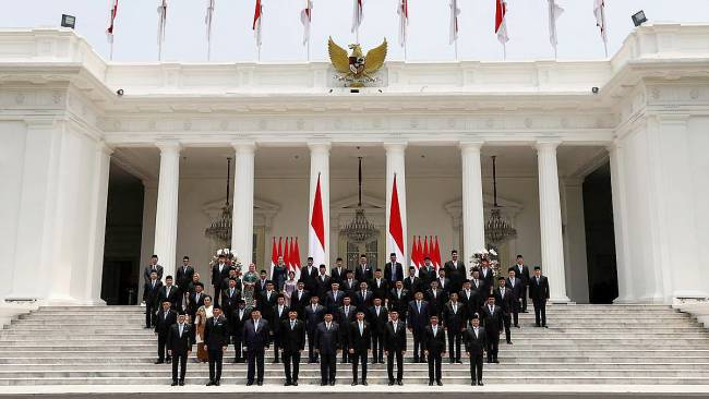 
Jajaran Wakil Menteri Kabinet Merah Putih yang baru dilantik berfoto bersama usai pelantikan wakil menteri Kabinet Merah Putih di Istana Merdeka, Jakarta, Senin (21/10/2024). Presiden Prabowo Subianto melantik 56 wakil menteri Kabinet Merah Putih periode 2024-2029. (ANTARA FOTO/Hafidz Mubarak A)