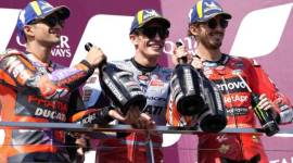 Jorge Martin, Marc Marquez, dan Francesco Bagnaia di atas podium MotoGP Australia 2024. (REUTERS/Asanka Brendon Ratnayake)