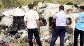 


Sejumlah petugas memeriksa bangkai pesawat SAM Air yang jatuh di kawasan sekitar Bandara Panua di Kabupaten Pohuwato, Gorontalo, pada Senin (21/10/2024). (SuarIndonesia/ANTARA/Adiwinata Solihin/aa.