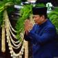 Presiden Prabowo Subianto memberi salam usai dilantik pada sidang paripurna MPR di Gedung Nusantara, Kompleks Parlemen, Senayan, Jakarta, Minggu (20/10/2024).(SuarIndonesia/ ANTARA FOTO/Rivan Awal Lingga/aww