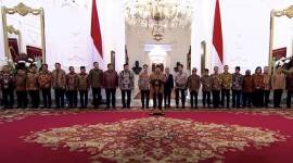 Presiden Prabowo Subianto resmi mengumumkan nama-nama menteri untuk bergabung dalam pemerintahannya, di Istana Kepresidenan Jakarta, Minggu (20/10) malam. (Sekretariat Presiden)