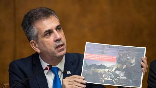 
Menteri Energi Israel Eli Cohen. (Foto: AFP/PIERRE ALBOUY)