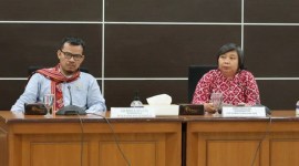 Koordinator Subkomisi Pemajuan HAM, Komnas HAM, Anis Hidayah (kanan) dan Komisioner Pengkajian dan Penelitian, Komnas HAM, Sarulin P. Siagian (kiri)