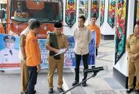 
Gubernur Kalteng Sugianto Sabran dan jajaran saat membahas pemetaan penanganan bencana banjir yang terjadi di Kabupaten Murung Raya beberapa waktu lalu. (Dok ANTARA/Muhammad Arif Hidayat)