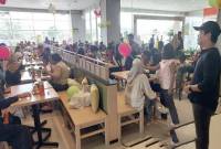 Hari pertama Ichiban Sushi buka di Citimall Sampit langsung diserbu pembeli, Rabu (27/11/2024). (ANTARA/Norjani)