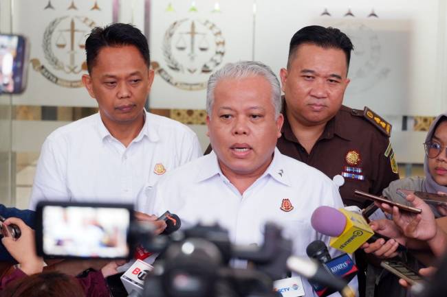 Kapuspenkum Kejaksaan Agung Dr Harly Siregar SH MHum saat memberikan keterangan di depan awak media. (Foto: Istimewa)