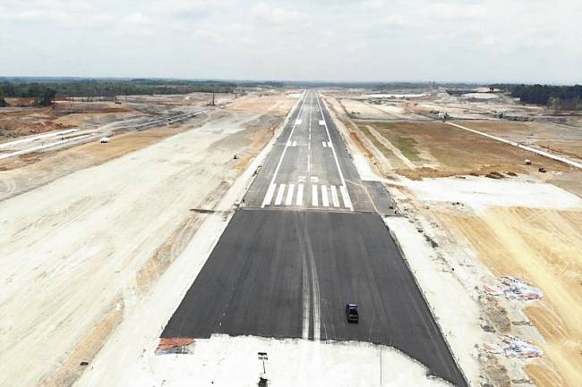 Landasan pacu Bandar Udara Nusantara yang dibangun di wilayah Kabupaten Penajam Paser Utara, Provinsi Kalimantan Timur. (ANTARA/HO-dokumen Dispenau)