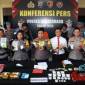 Kapolres Banjarbaru AKBP Dody Harza Kusumah beserta jajaran melakukan konferensi pers atas keberhasilan ungkap kasus narkotika jenis sabu seberat 9,6 kg, Rabu (13/11/2024). (ANTARA/HO-Humas Polres Banjarbaru)