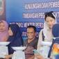 Wamendag RI Dyah Roro Esti Widya Putri saat memberikan bantuan timbangan digital bagi pedagang pasar Pandu Banjarmasin sebagai salah satu pasar rakyat ber SNI yang mendapatkan penghargaan Kemendag pada 2024 di Banjarmasin, Senin (18/11/2024). (ANTARA/Sukarli)