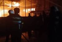 Kebakaran di Gorden 10 Grosir Houseware Banjarmasin, Sabtu (2/11/2024) malam, sekitar pukul 21.30 WITA, telan korban jiwa. Bahkan kobaran api baru bisa dipadamkan secara tuntas hingga Minggu (3/11/2024) pagi. (SuarIndonesia/DO)