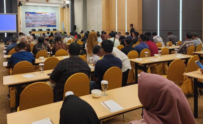 Sekitar 120 perwakilan serikat pekerja dan buruh dari Kalimantan Selatan berkumpul di salah satu hotel di Banjarmasin pada Sabtu (2/11/2024) malam. (SuarIndonesia/Ist)