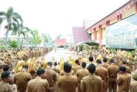 Jajaran Aparatur Sipil Negara (ASN) di Pemerintah Kabupaten Hulu Sungai Utara mengikuti apel pagi, Senin (4/11/2024) (SuarIndonesia/ZS)