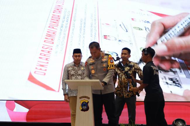 Kapolda Kalsel, Irjen Pol Winarto saat Deklarasi Pilkada Damai 2024 untuk Kabupaten Banjar, di  pada Selasa (5/11/2024) (SuarIdonesia/Ist) 