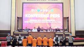 Kapolda Kaltara Irjen Pol Hary Sudwijanto dan jajaran aparat penegak hukum lainnya merilis pengungkapan kejahatan narkotika dengan barang bukti 150 kilogram lebih sabu-sabu dari 68 kasus yang diungkap dalam tiga bulan terakhir, di Mapolda Kaltara, Rabu (6/11/2024). (ANTARA/HO-Bidhumas Polda Kaltara)