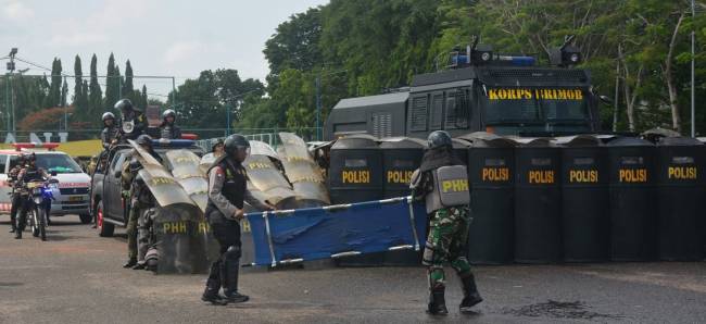 Apel Gelar Pasukan dalam rangka Latihan Kesiapsiagaan Operasional (LKO) Kodam VI/Mulawarman dengan melibatkan 1500 orang terdiri dari unsur TNI, Polri, Dishub, Satpol PP, Damkar, BPBD dan Tenaga Kesehatan yang digelar di Lapangan Murjani, Kamis (7/11/2024). (SuarIndonesia/Ist)