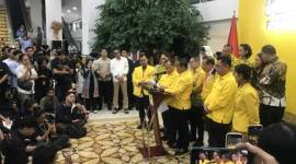 
Ketua Umum DPP Partai Golkar, Bahlil Lahadalia, di Kantor DPP Partai Golkar, mengumumkan susunan lengkap pengurus DPP Partai Golkar Periode 2024–2029, di Kantor DPP Partai Golkar, Jakarta, Kamis (7/11/2024). (ANTARA/Genta T Mawangi)