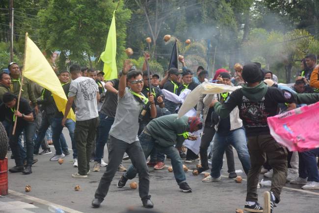 emua melibatkan ribuan personel gabungan, ini dalam simulasi penanganan konflik sosial pasca pilkada serentak di Lapangan Murjani, Jum’at (8/11/2024) (SuarIndonesia.Ist)