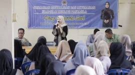 Desy Oktavia Sari, tunjukkan kepeduliannya terhadap pengembangan kebangsaan generasi muda di Desa Miawa, Kecamatan Piani, Kabupaten Tapin melalui kegiatan Sosialisasi Revitalisasi dan Aktualisasi Nilai-nilai Ideologi Pancasila (Sosrev), pada Jum’at (8/11/2024) (SuarIndonesia/Ist)